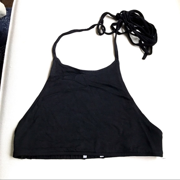 🆕 BLACK WRAP AROUND CROP TOP! - Picture 6 of 8